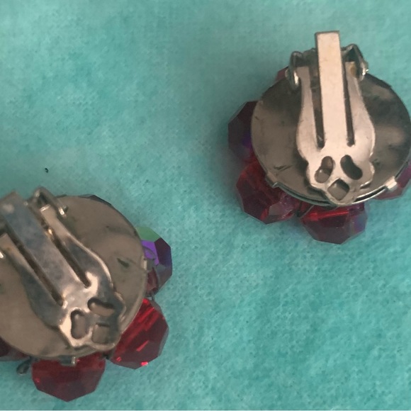 Vintage sparkling earrings red clip on - Picture 3 of 5